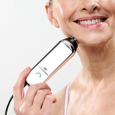 CurrentBody Skin Radiofrequenz-Microneedling-Behandlung